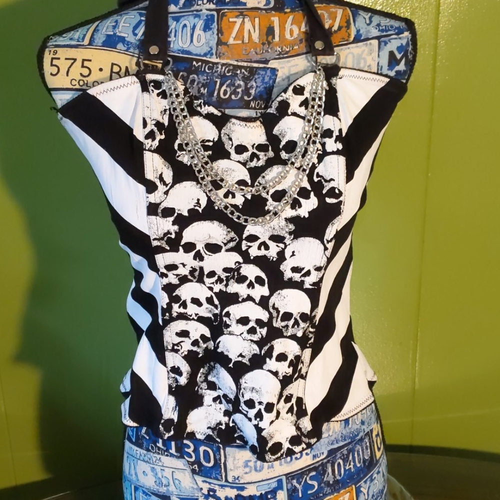 Hot Topic skulls Halloween XL corset black white